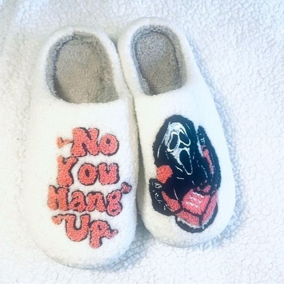 NWT Ghost Face Fleece Slippers – Scream Movie Lovers – Halloween – Size US 7-7.5 - Picture 3 of 5